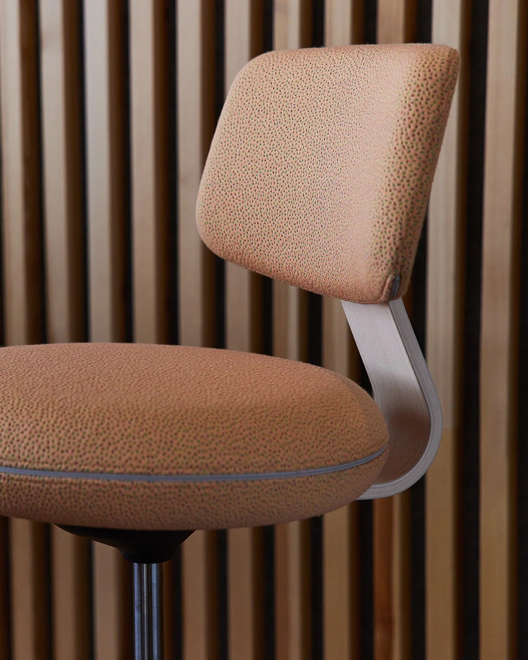 360 Chair - HOW Group